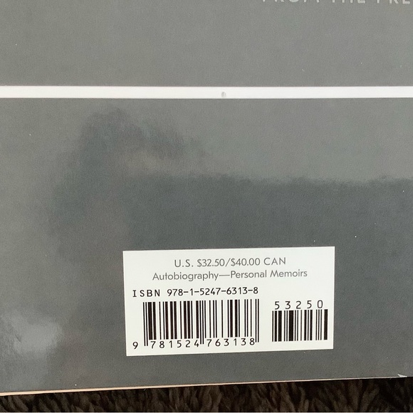 New York Times Bestseller book, Becoming, by Michelle Obama. - Picture 4 of 4